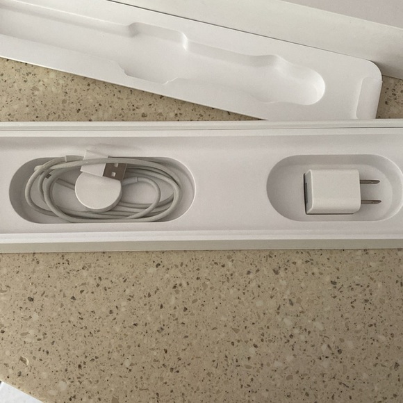 Apple Watch Series 3 38mm Silver Aluminum Fog Sport Band (GPS) Model A18… - Picture 14 of 16